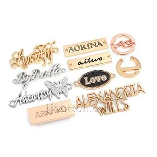 Logotip de metall per a la roba